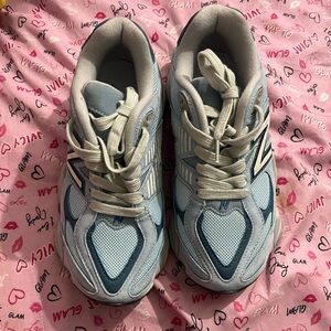 New Balance Light Gray Sneakers